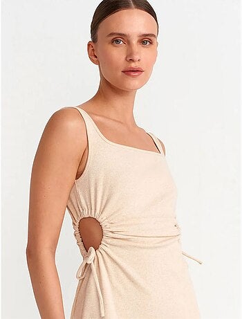 Robe midi moulante sans manches avec découpe dilvin