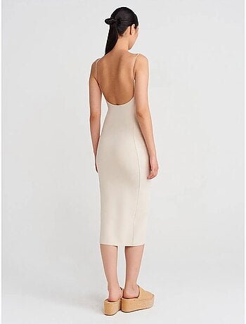 Robe midi moulante sans manches avec découpe dilvin