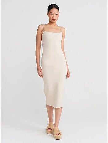 Robe midi moulante sans manches avec découpe dilvin