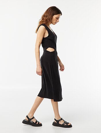 Robe midi sans manches + ouverture sur les côtés