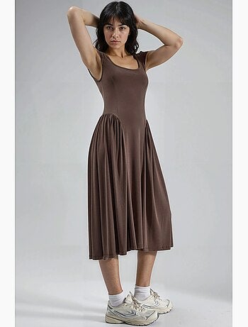 Robe midi unie à col en u et empiècements busem
