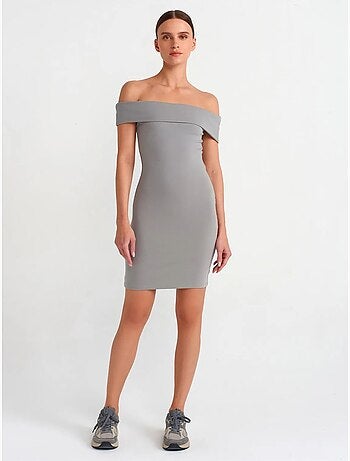 Robe mini moulante à épaules dénudées dilvin