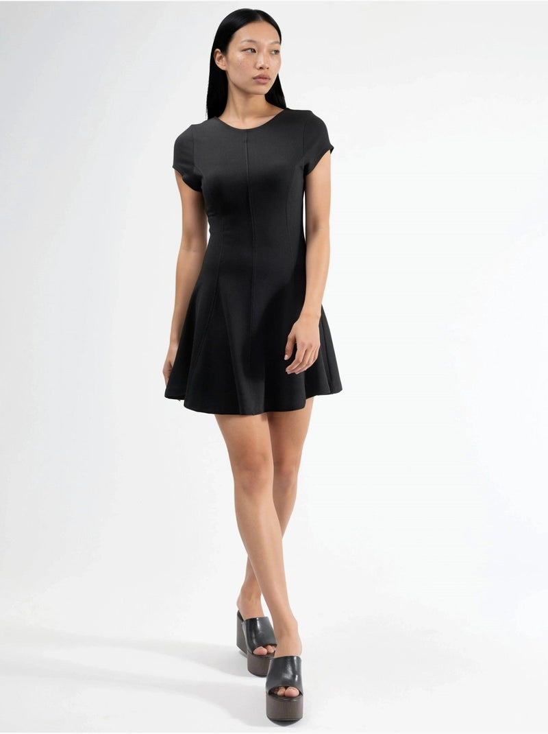 Robe patineuse courte à col en u busem Noir - Kiabi