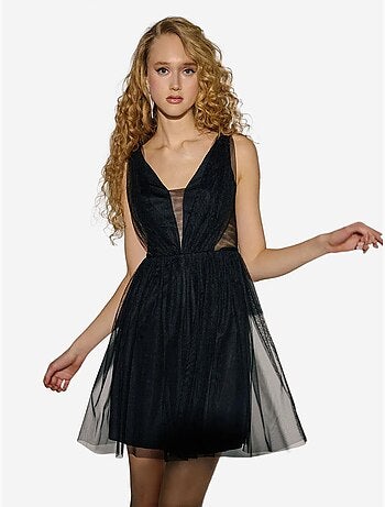 Robe patineuse courte en tulle à empiècements et col en V
