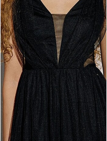 Robe patineuse courte en tulle à empiècements et col en V