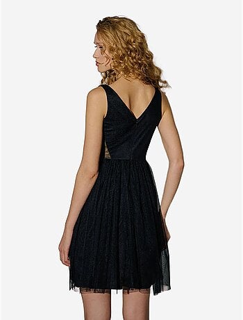 Robe patineuse courte en tulle à empiècements et col en V