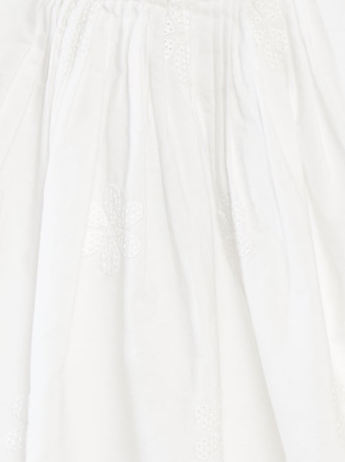 Robe plissée brodée - Kiabi