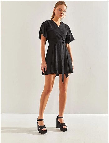 Robe portefeuille à taille nouée et short lucci