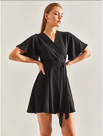 Robe portefeuille à taille nouée et short lucci