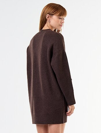 Robe pull avec boutons martelés