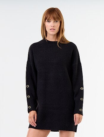 Robe pull avec boutons martelés