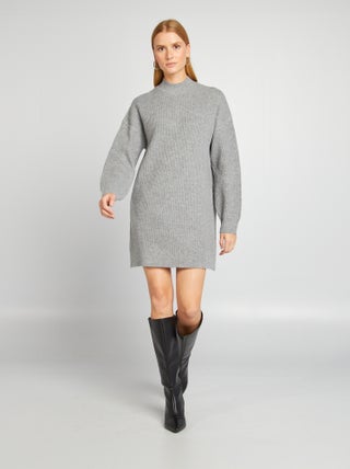 Robe pull en maille et col ras du cou