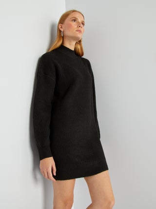 Robe pull en maille et col ras du cou