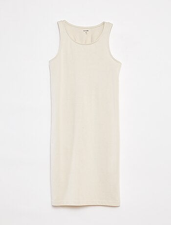 Robe sans manches ouverte dans le dos