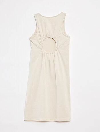 Robe sans manches ouverte dans le dos
