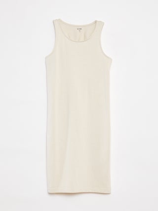 Robe sans manches ouverte dans le dos