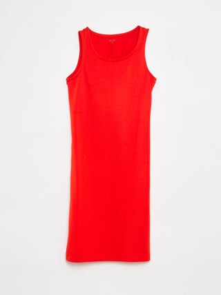 Robe sans manches ouverte dans le dos