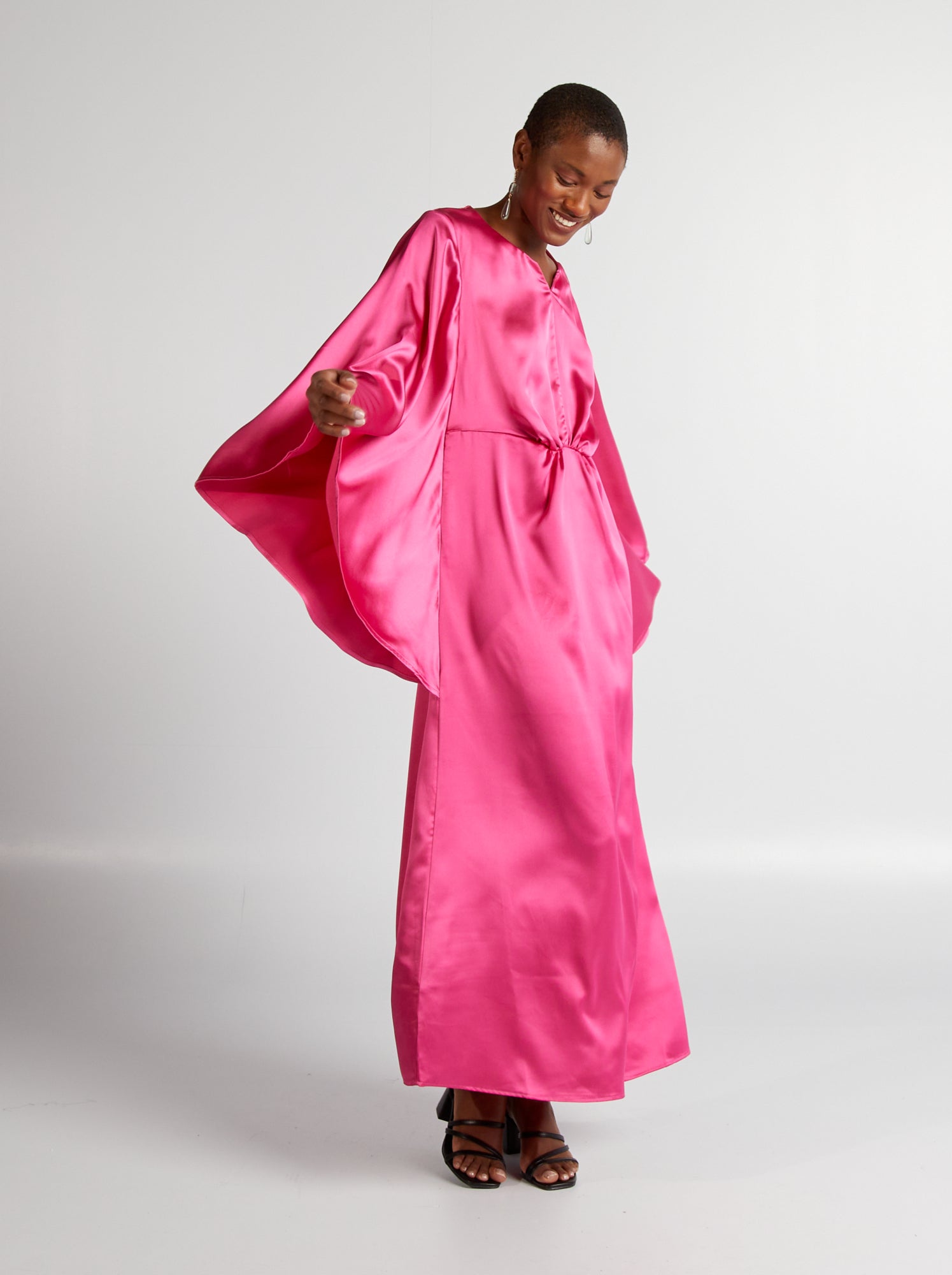 Robe satinée rose sale