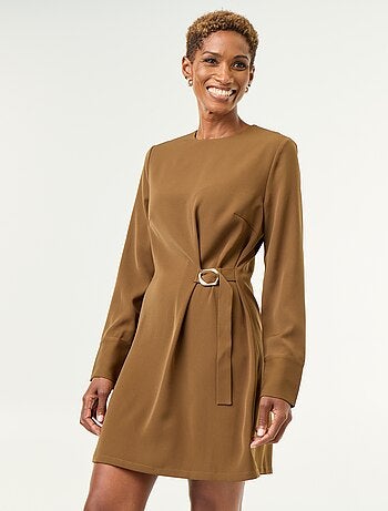 Robe unie avec détails dorés