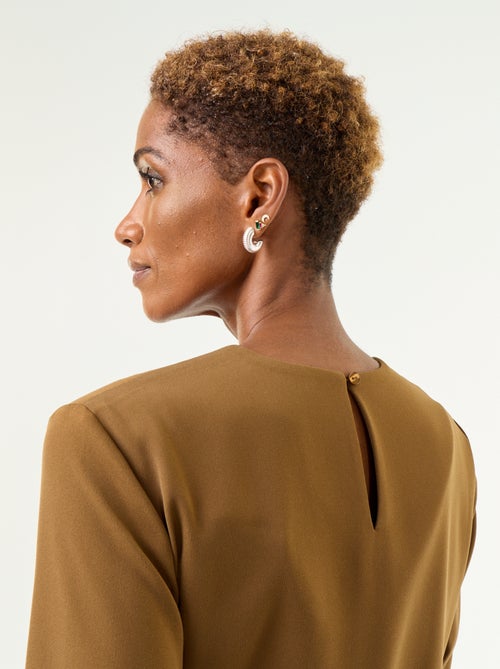 Robe unie avec détails dorés - Kiabi