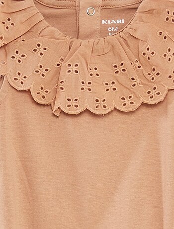 Rompertje met kraagje van Engels kant