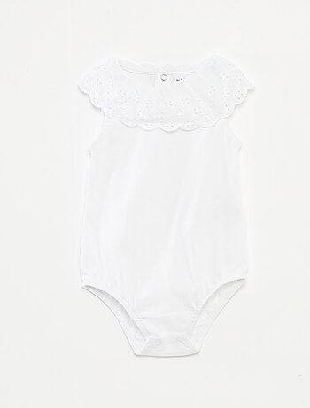 Rompertje met kraagje van Engels kant