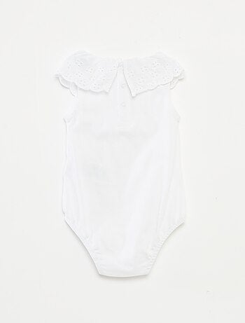 Rompertje met kraagje van Engels kant