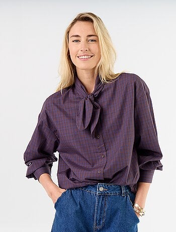Ruimvallende blouse met lange mouwen en lavallièrekraag