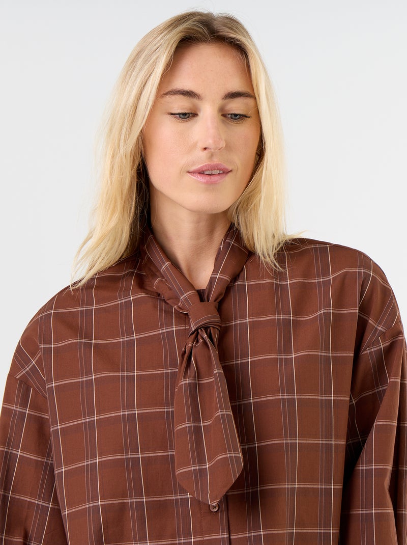 Ruimvallende blouse met lange mouwen en lavallièrekraag Bruin - Kiabi