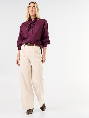 Ruimvallende blouse met lange mouwen en lavallièrekraag