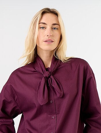 Ruimvallende blouse met lange mouwen en lavallièrekraag