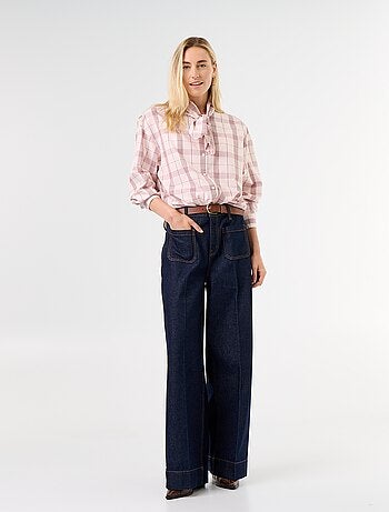 Ruimvallende blouse met lange mouwen en lavallièrekraag