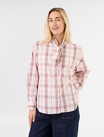 Ruimvallende blouse met lange mouwen en lavallièrekraag