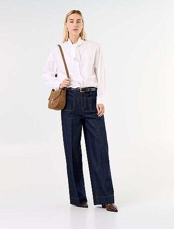 Ruimvallende blouse met lange mouwen en lavallièrekraag