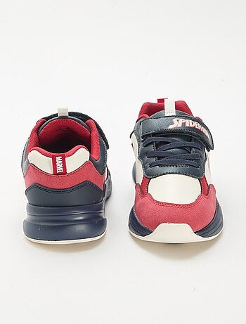 Running sneakers in 'Captain America'-stijl