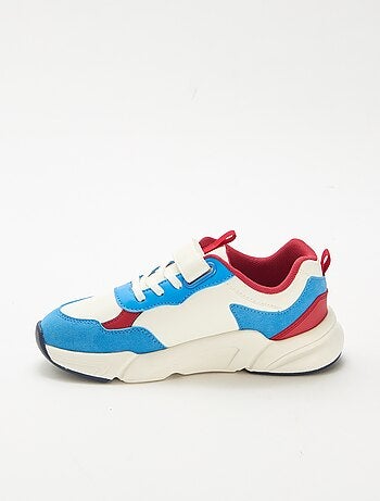 Running sneakers in 'Captain America'-stijl