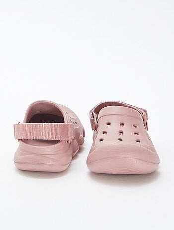 Sabots en plastique moulé à scratch