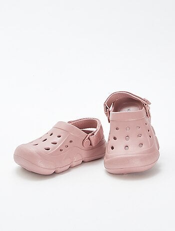 Sabots en plastique moulé à scratch