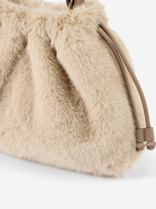Sac forme bourse en maille poilue - Kiabi Sac forme bourse en maille poilue - Kiabi