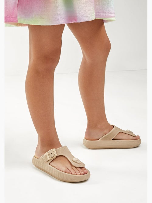 Sandalen conguitos hebilla slides - Kiabi Sandalen conguitos hebilla slides - Kiabi