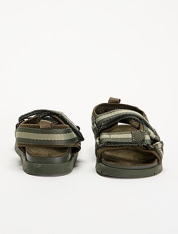 Sandalen met dubbele bandjes en klittenband