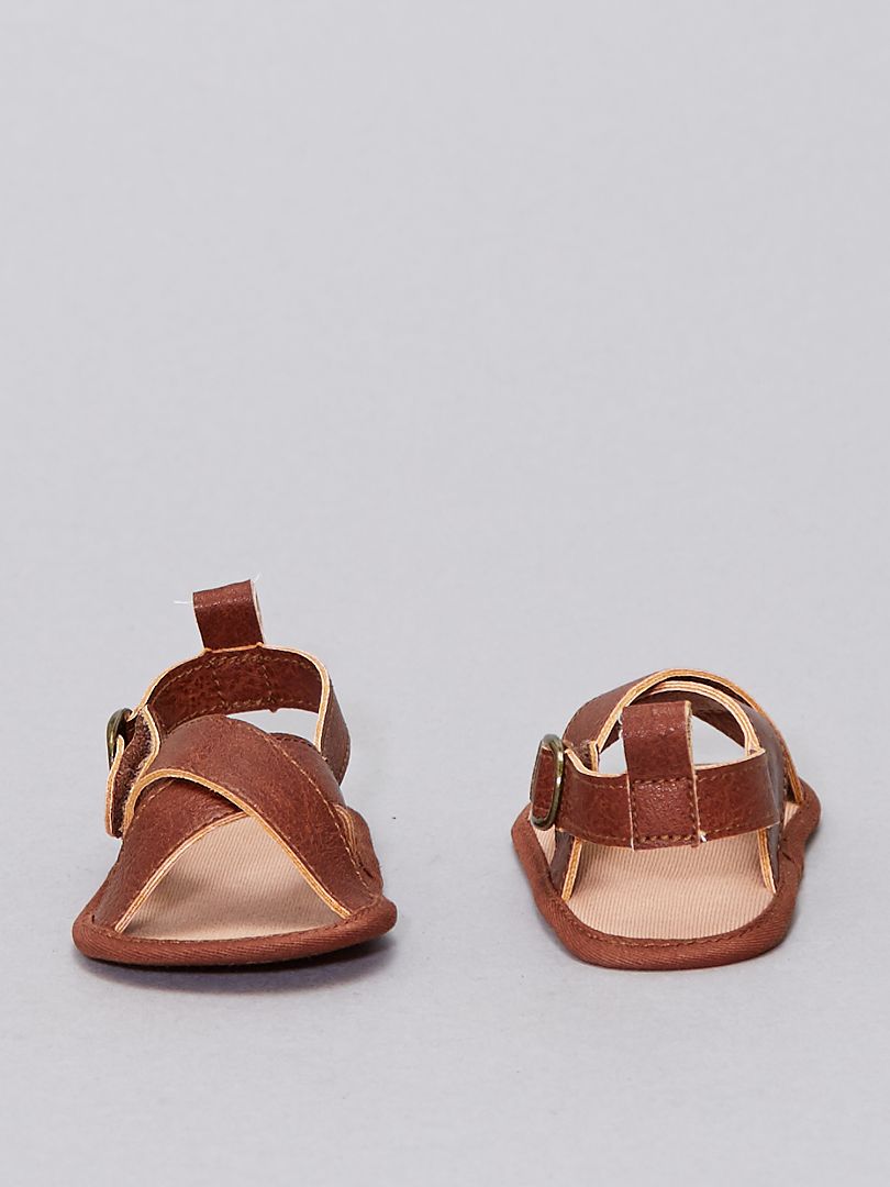 Sandalen met gekruiste bandjes - BRUIN - Kiabi - 6.00€