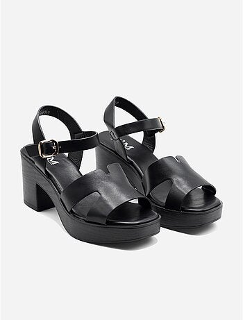 Sandalen met hak kruisband