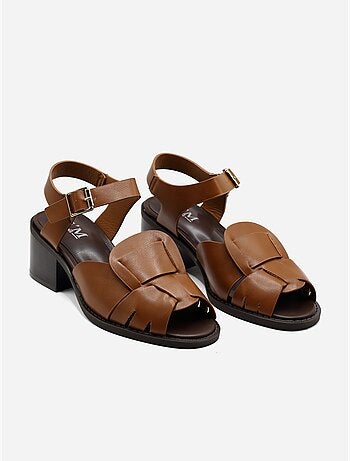 Sandalen met hak, riempje en gesp
