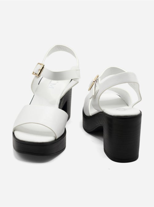 Sandalen met hak, riempje en gesp - Kiabi Sandalen met hak, riempje en gesp - Kiabi