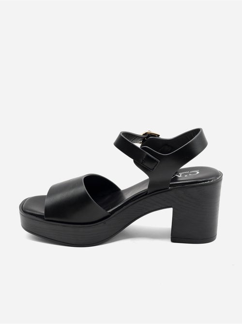 Sandalen met hak, riempje en gesp - Kiabi Sandalen met hak, riempje en gesp - Kiabi