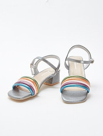 Sandalen met hakje en meerkleurige bandjes