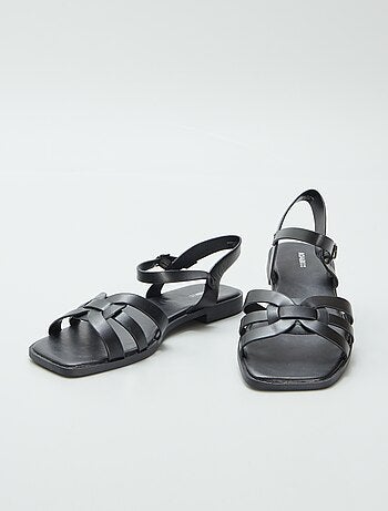 Sandalen met riempje en gesp
