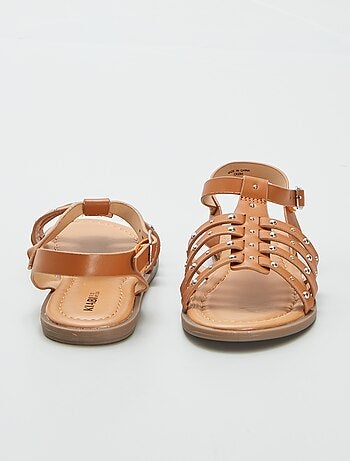 Sandalen met studs op de riempjes