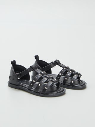 Sandalen met studs op de riempjes